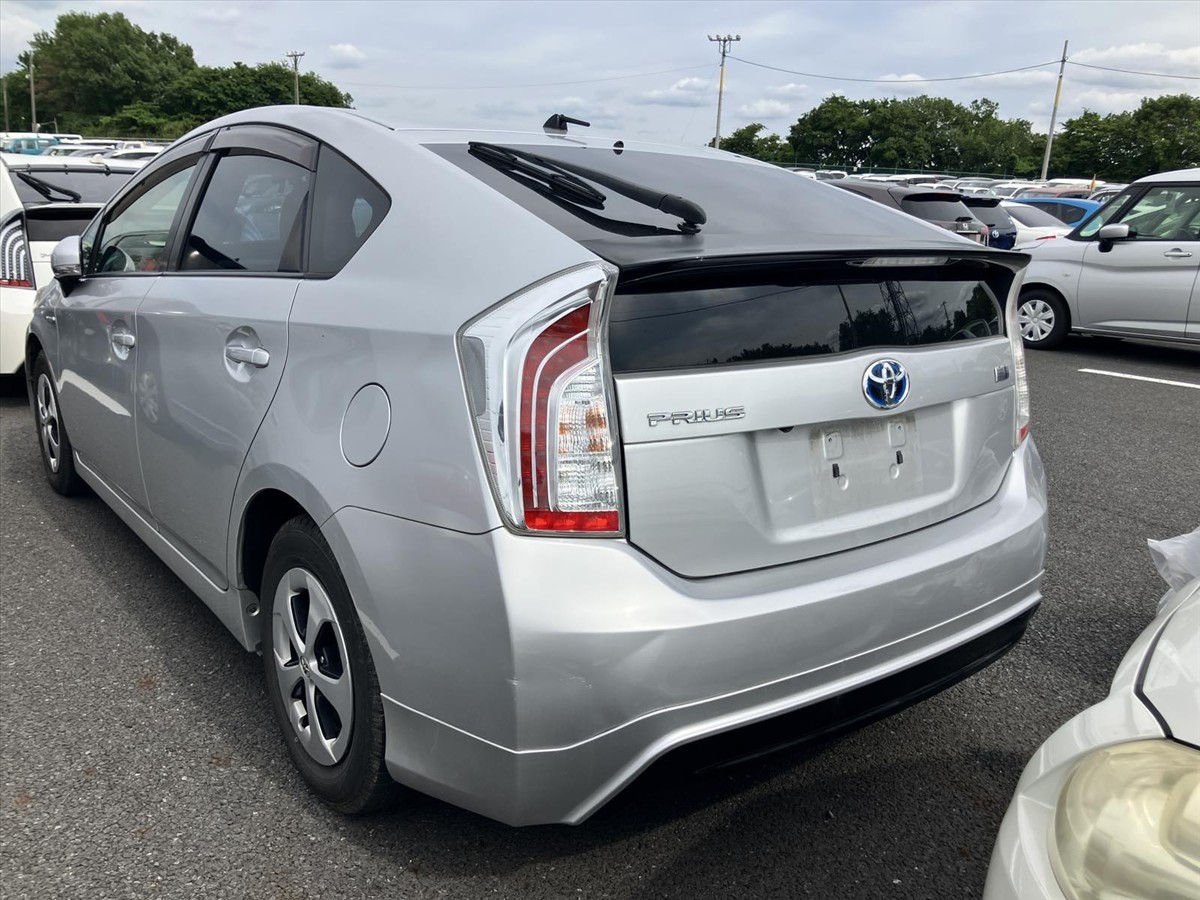 2012 Toyota Prius thumbnail