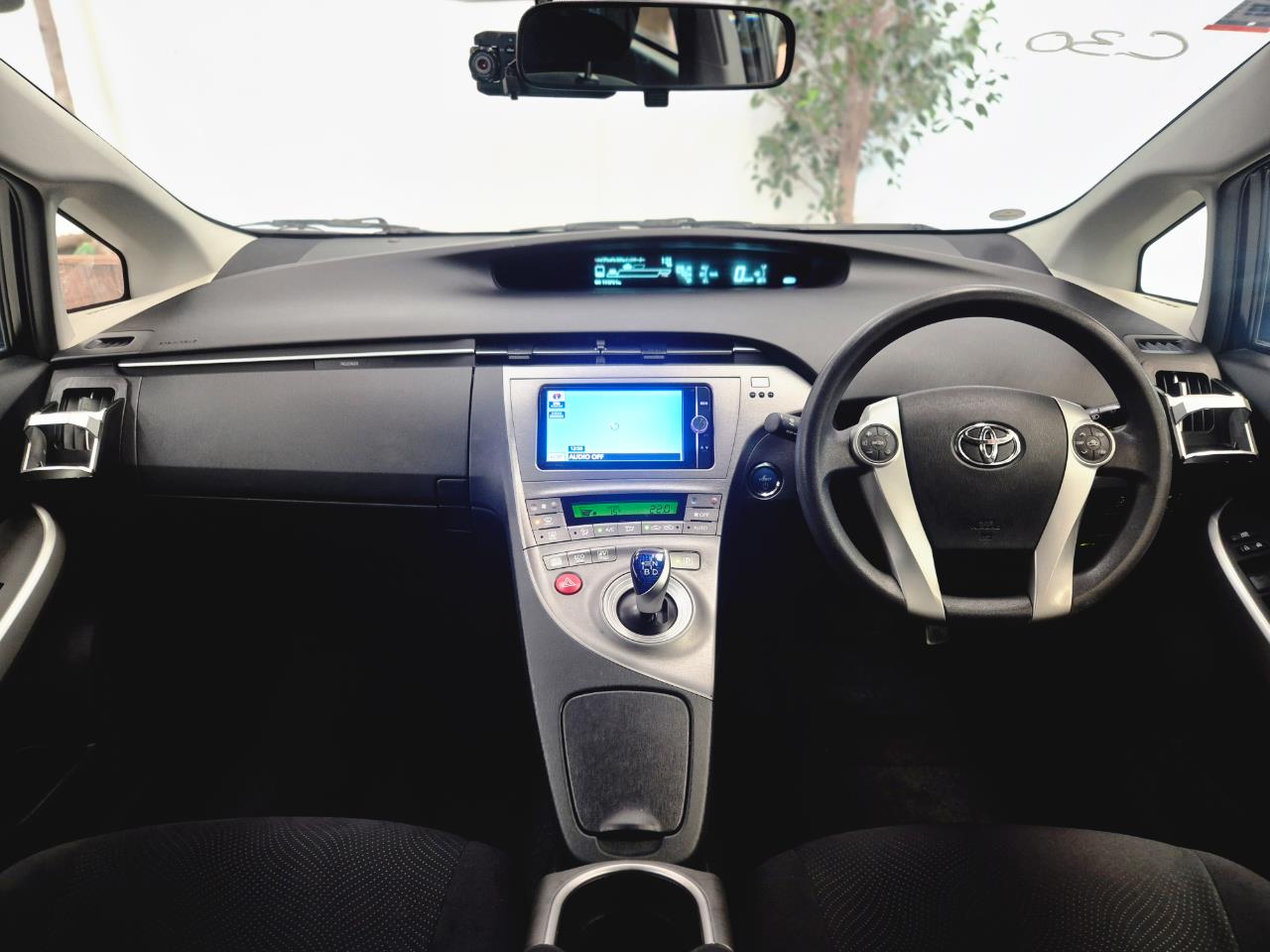 2013 Toyota Prius thumbnail