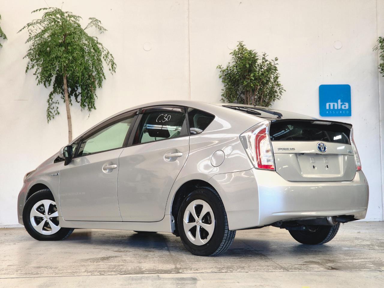 2013 Toyota Prius thumbnail