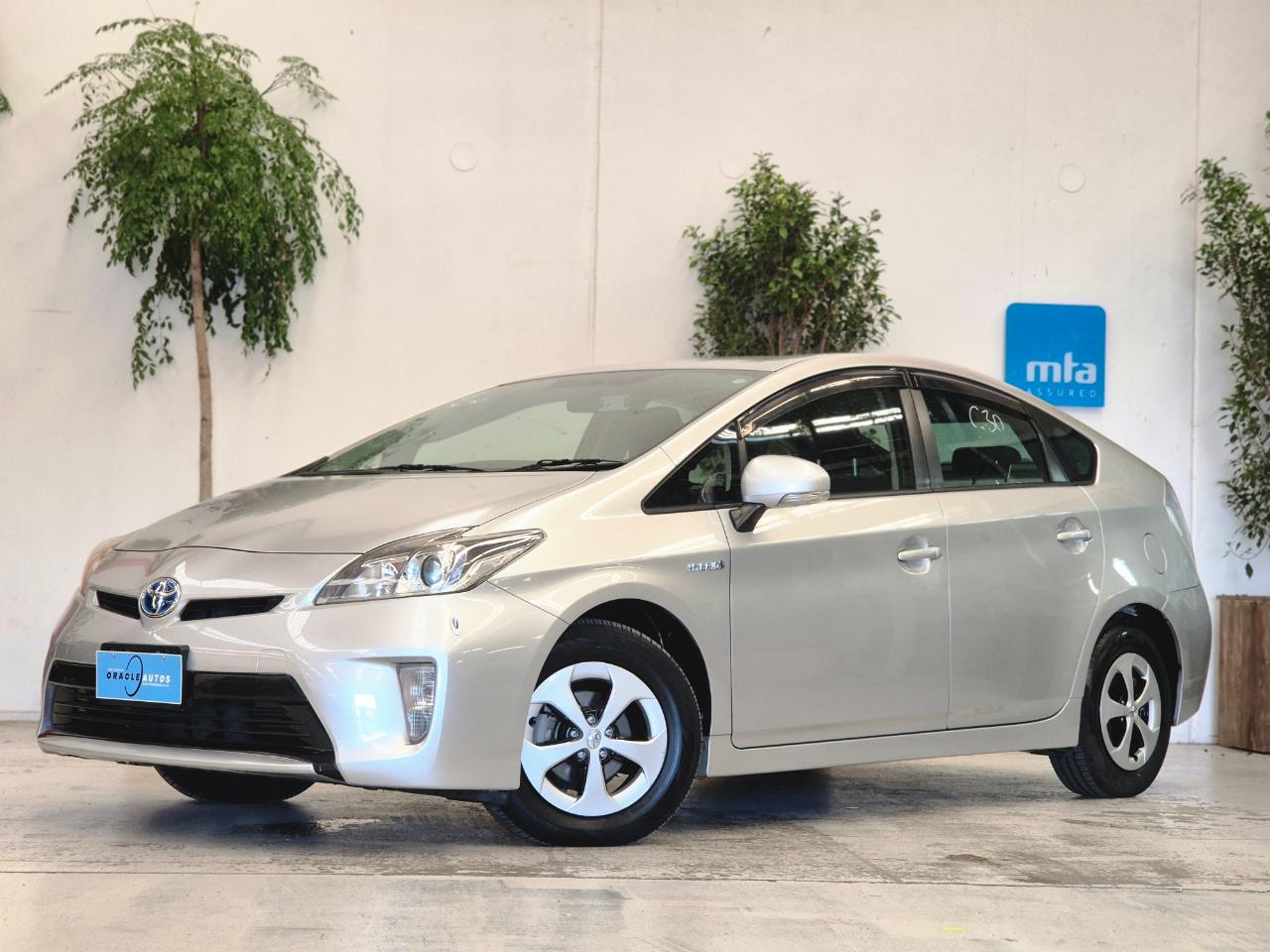 2013 Toyota Prius thumbnail