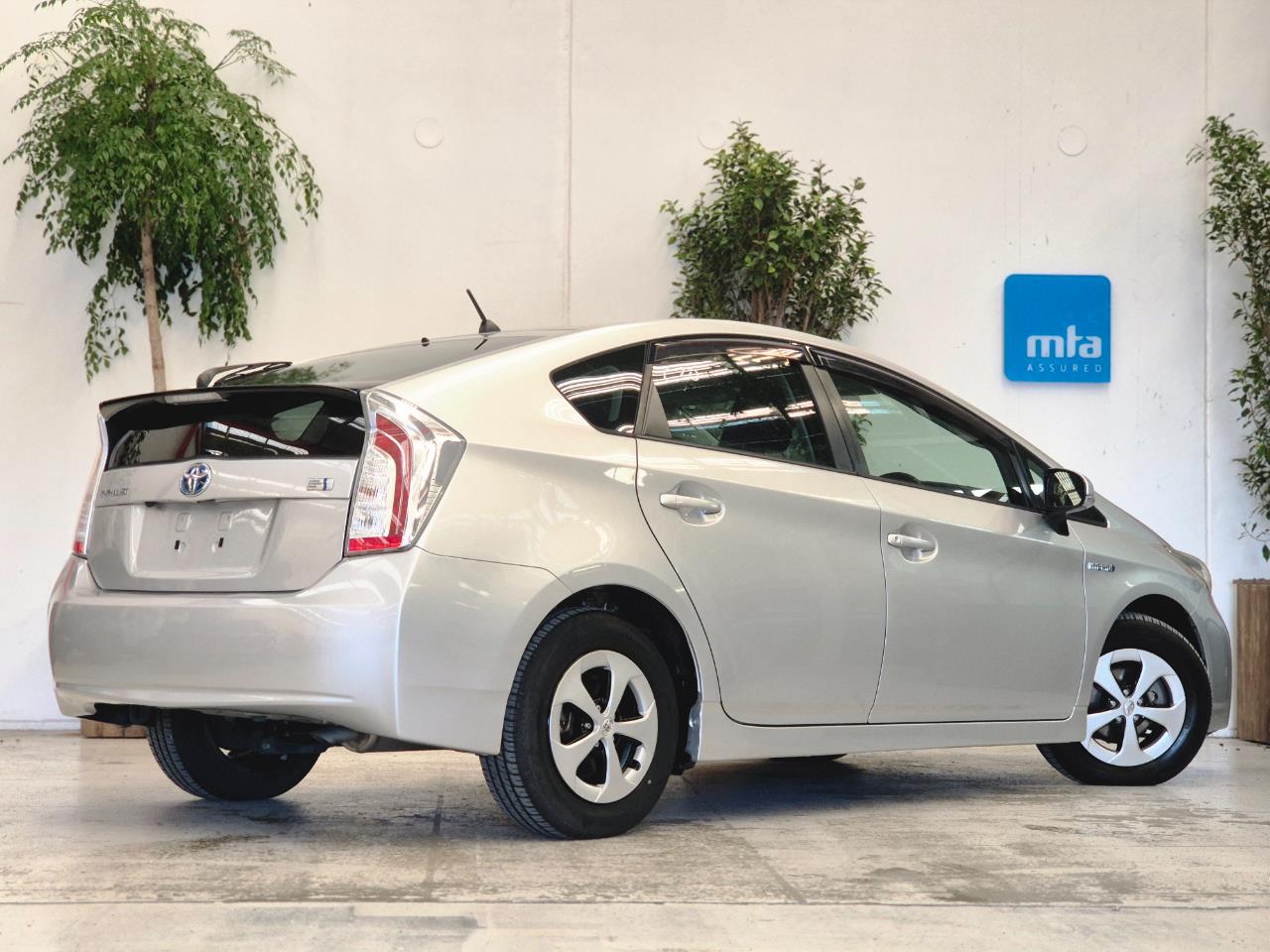 2013 Toyota Prius thumbnail
