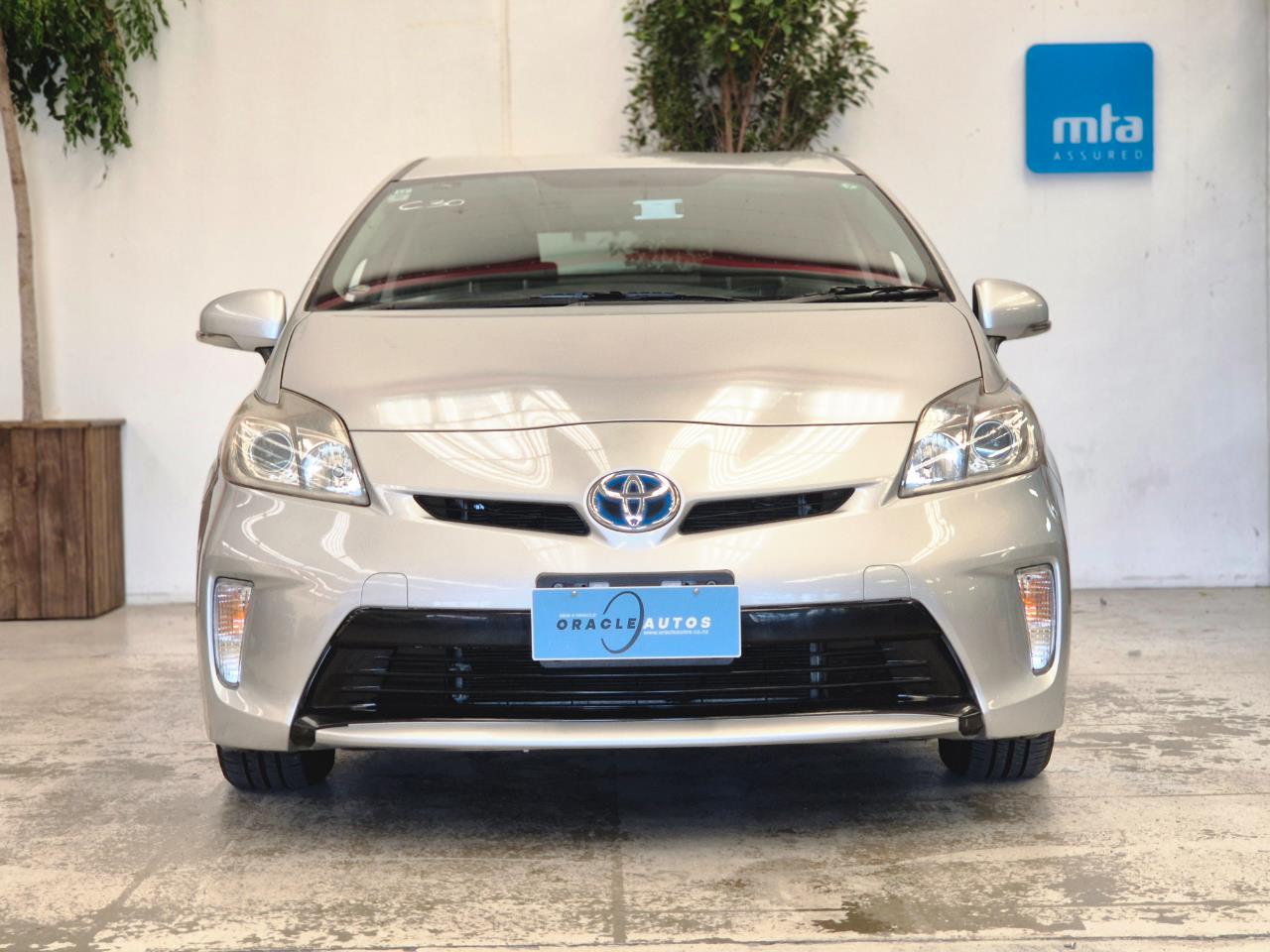 2013 Toyota Prius thumbnail