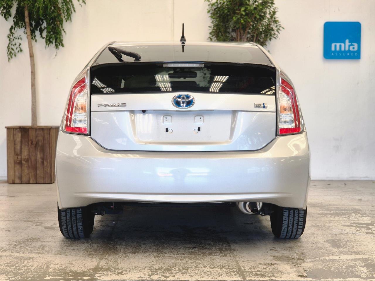 2013 Toyota Prius thumbnail