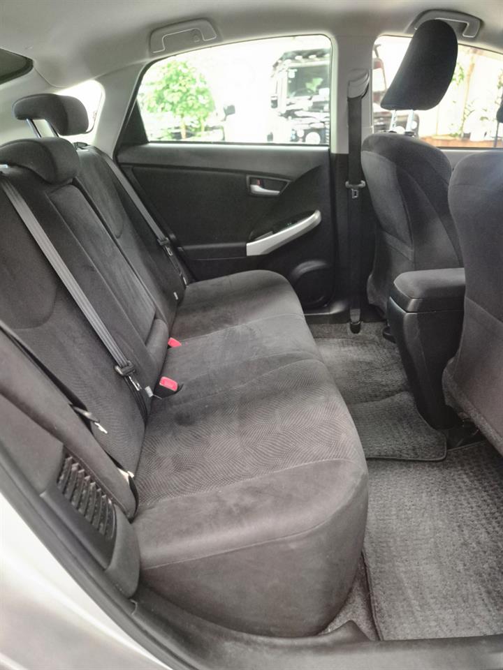 2013 Toyota Prius thumbnail