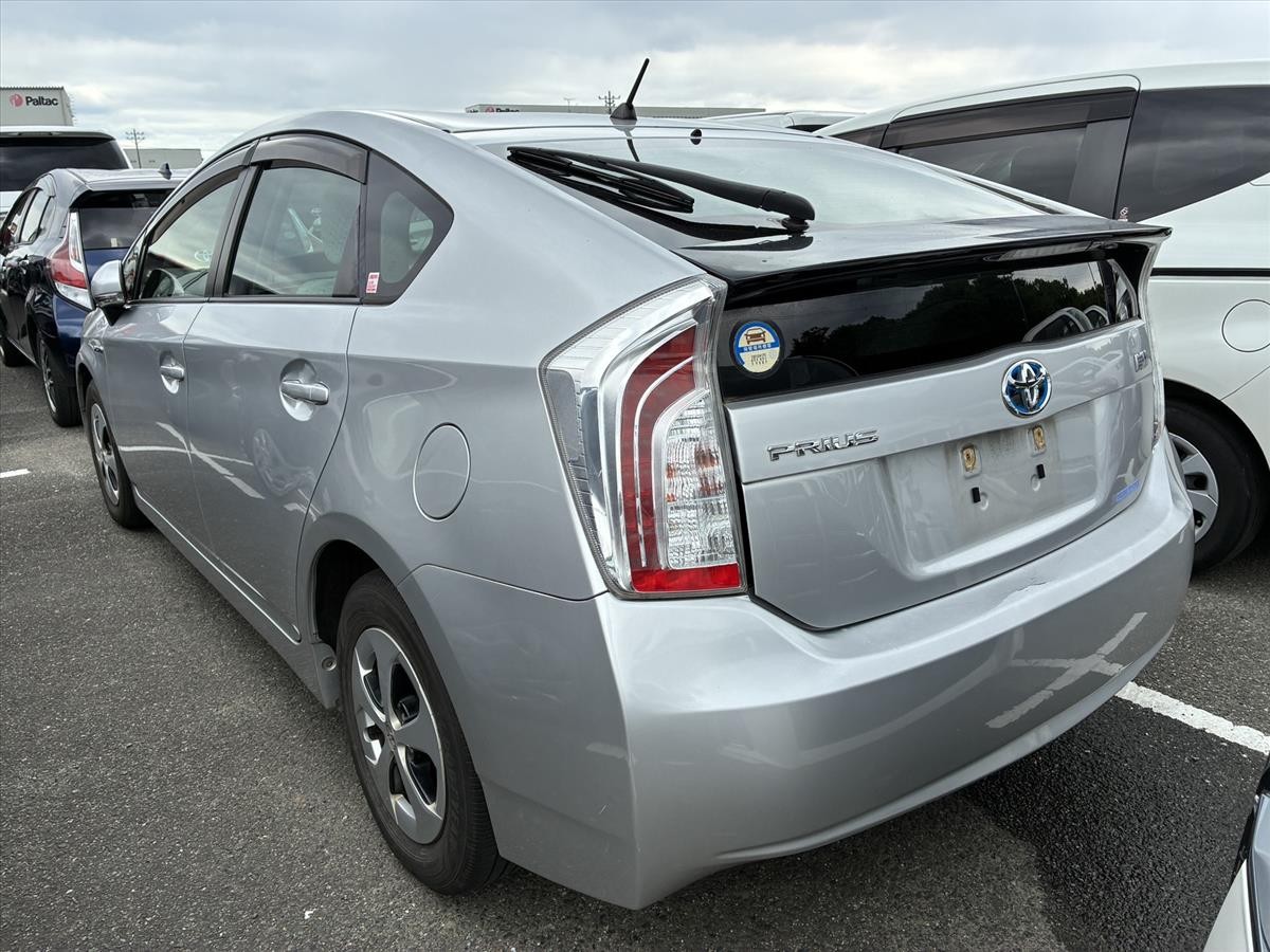 2013 Toyota Prius thumbnail