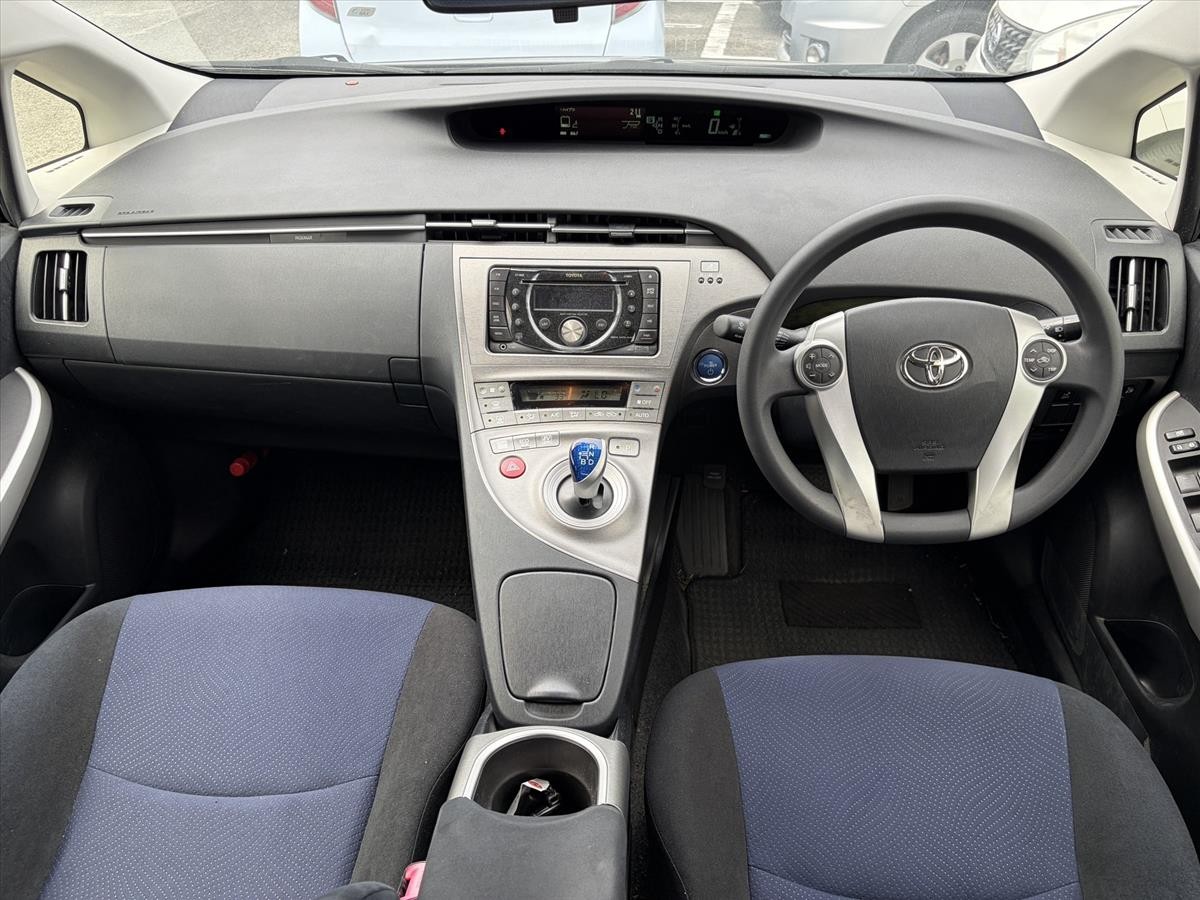 2012 Toyota Prius thumbnail