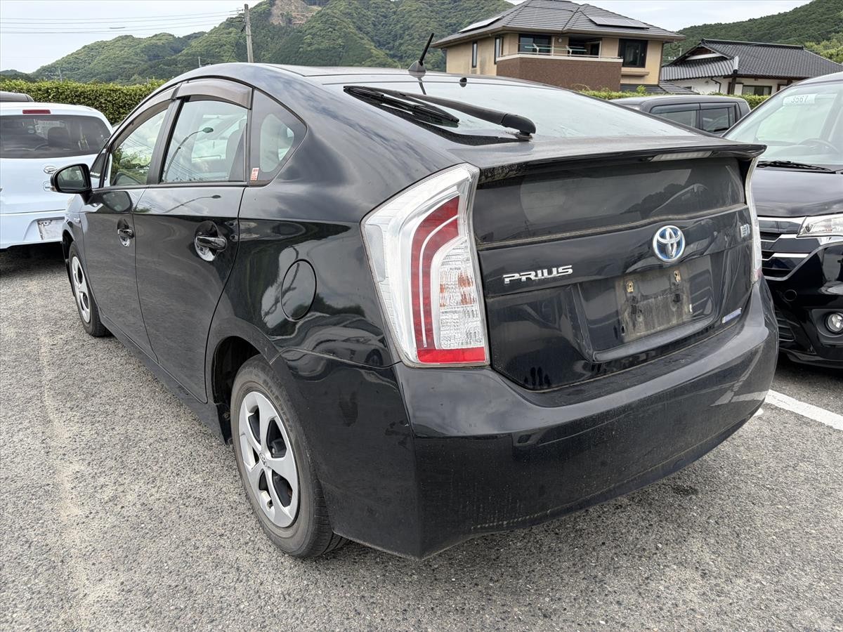 2012 Toyota Prius thumbnail