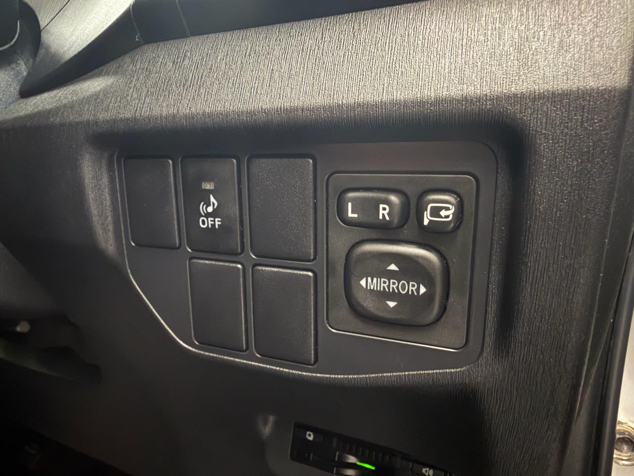 2013 Toyota Prius thumbnail