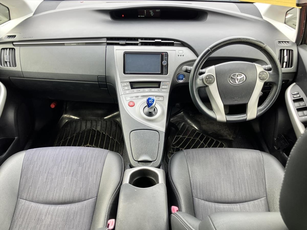 2013 Toyota Prius thumbnail