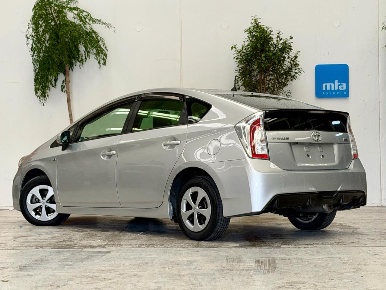2013 Toyota Prius thumbnail