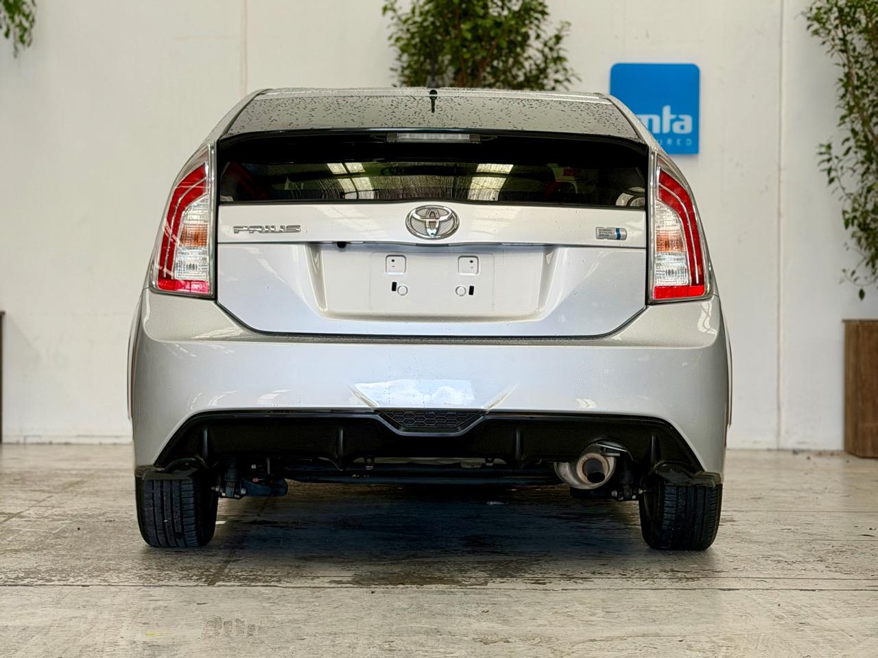 2013 Toyota Prius thumbnail