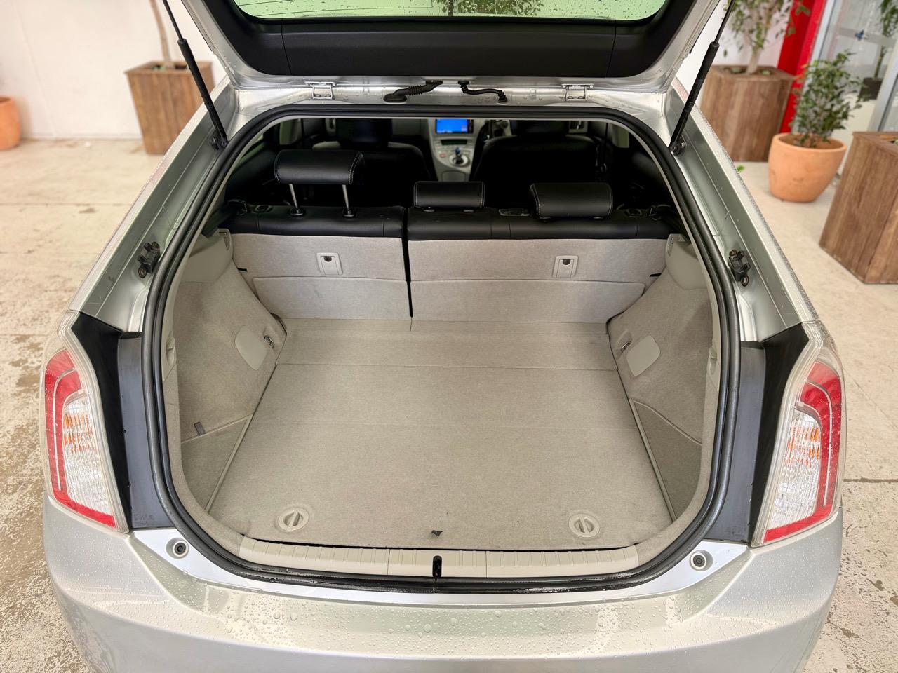 2013 Toyota Prius thumbnail