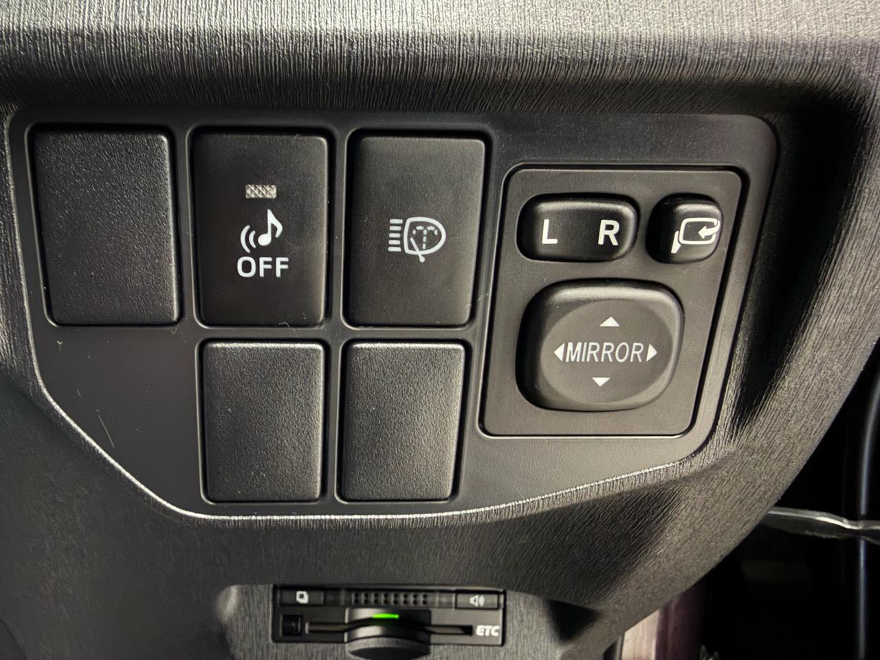 2013 Toyota Prius thumbnail