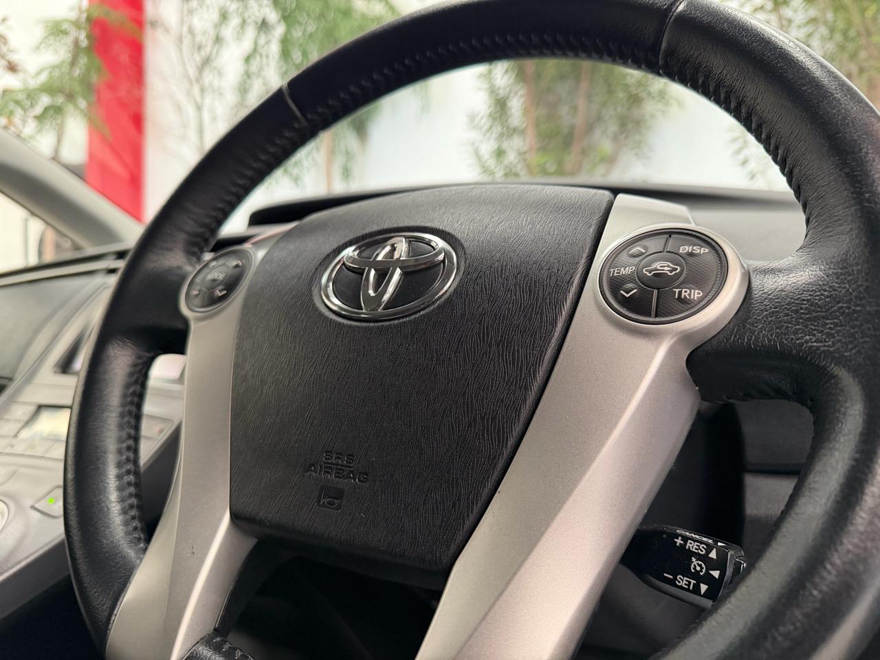 2013 Toyota Prius thumbnail