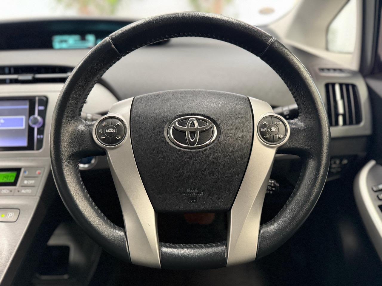 2013 Toyota Prius thumbnail