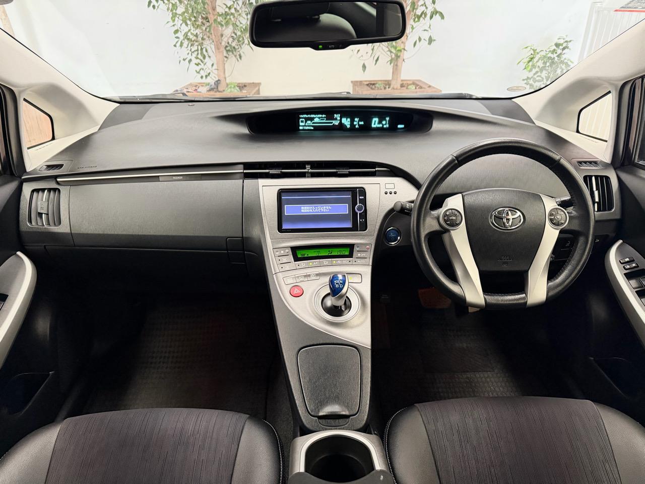 2013 Toyota Prius thumbnail