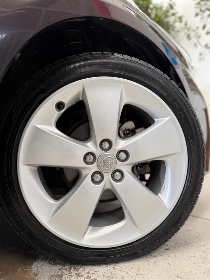 2013 Toyota Prius thumbnail