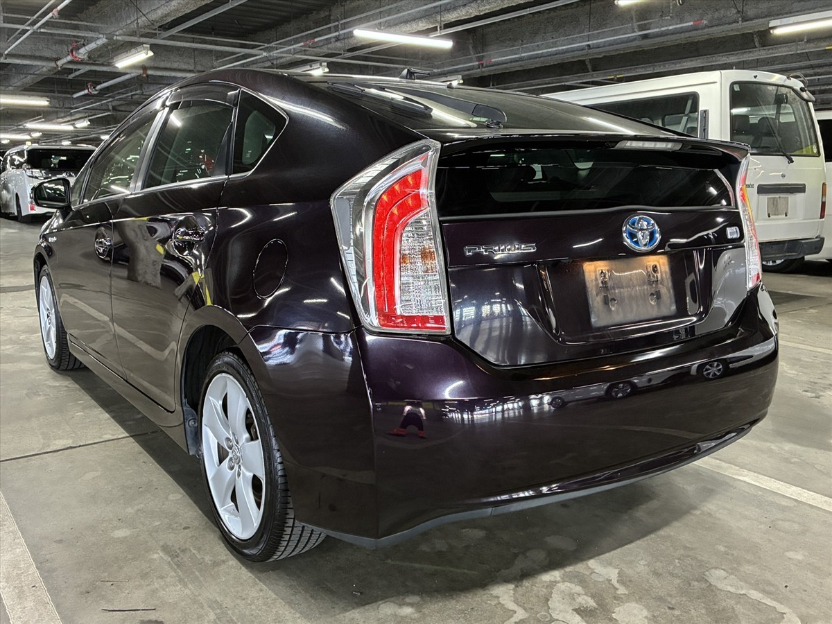2013 Toyota Prius thumbnail