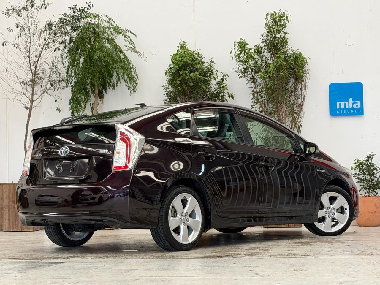 2013 Toyota Prius thumbnail