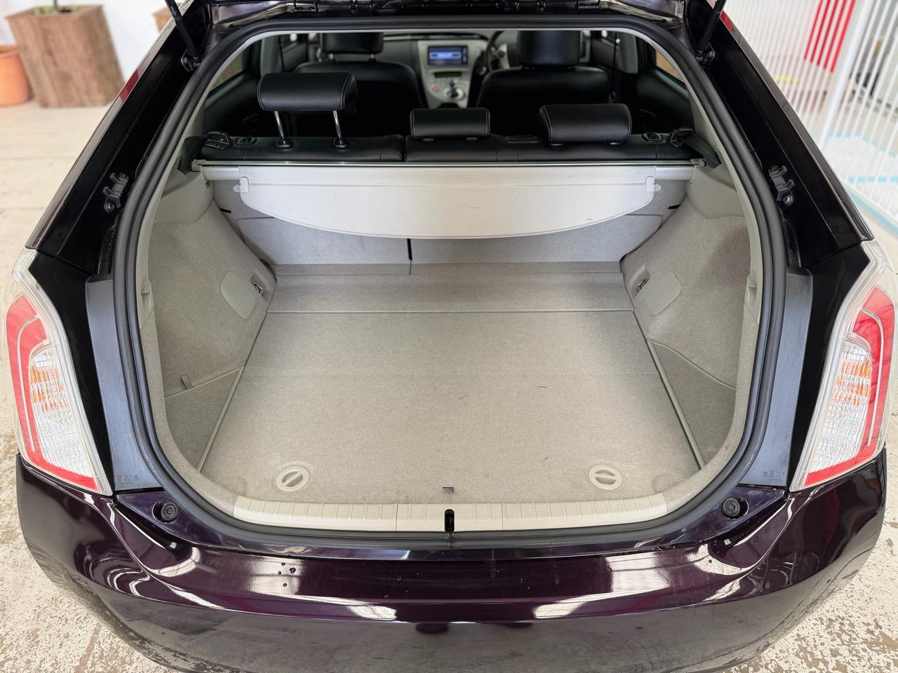 2013 Toyota Prius thumbnail
