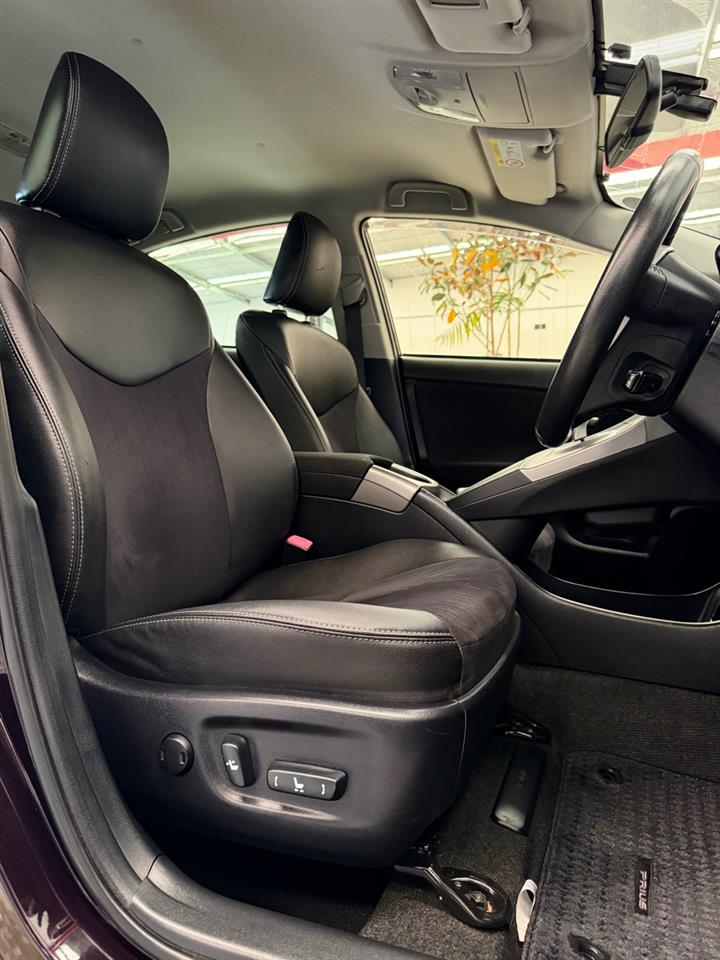 2013 Toyota Prius thumbnail