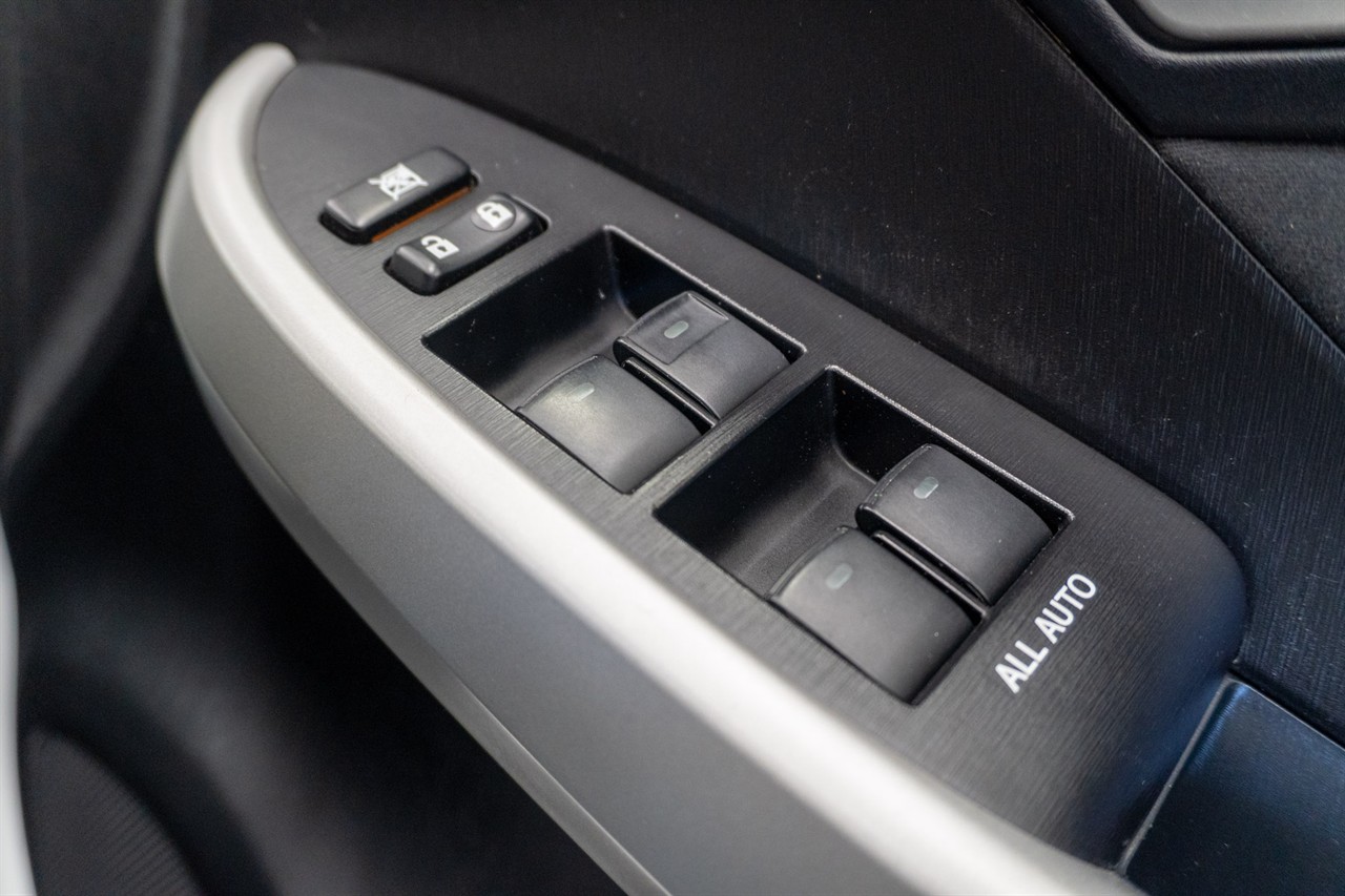 2012 Toyota Prius thumbnail