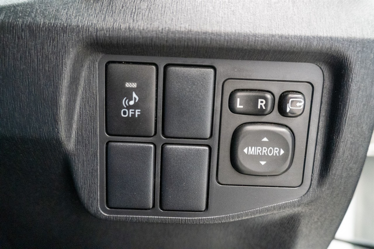 2012 Toyota Prius thumbnail