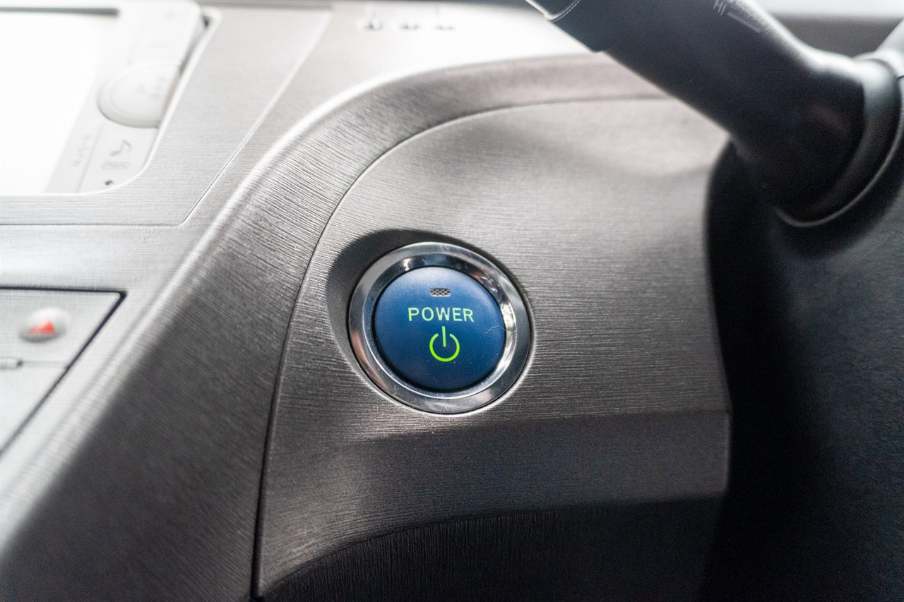 2012 Toyota Prius thumbnail