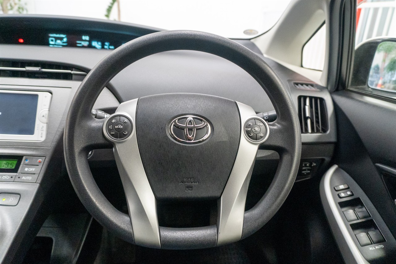 2012 Toyota Prius thumbnail