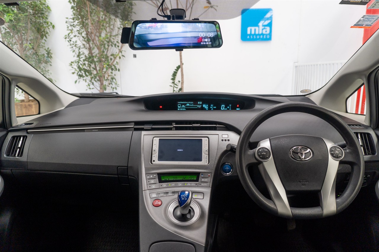 2012 Toyota Prius thumbnail