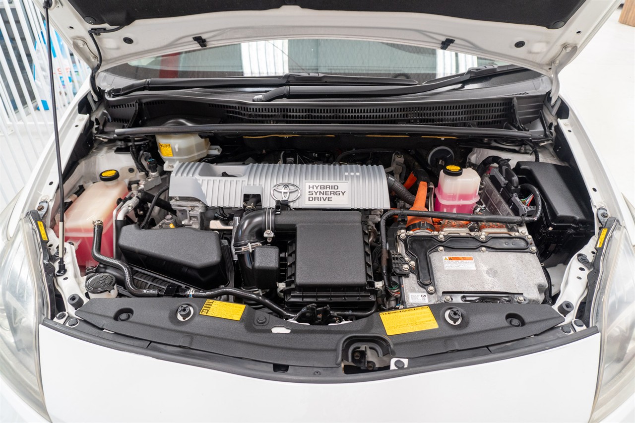 2012 Toyota Prius thumbnail