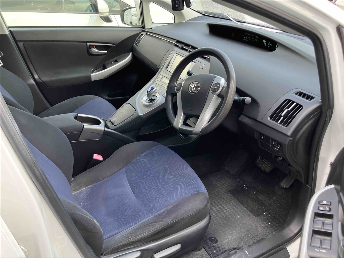 2012 Toyota Prius thumbnail