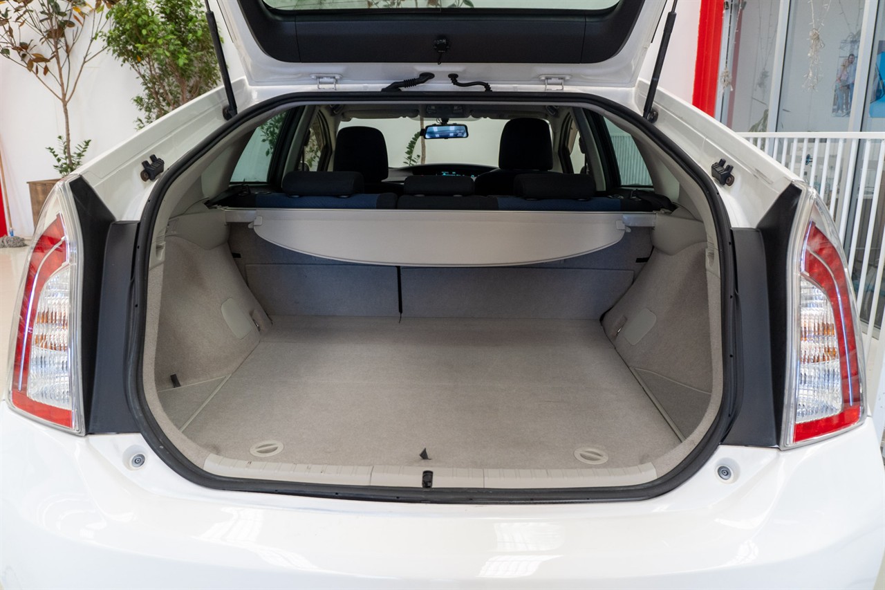 2012 Toyota Prius thumbnail