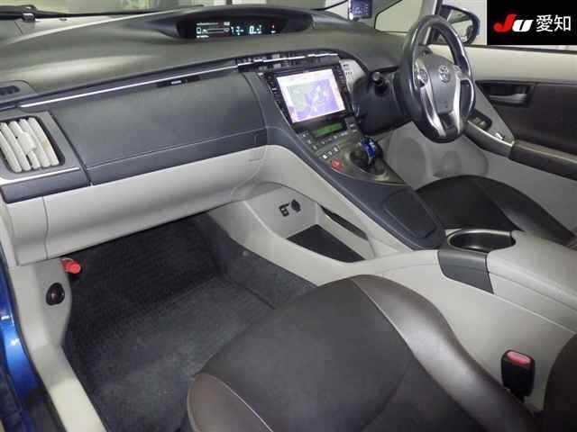 2014 Toyota Prius thumbnail