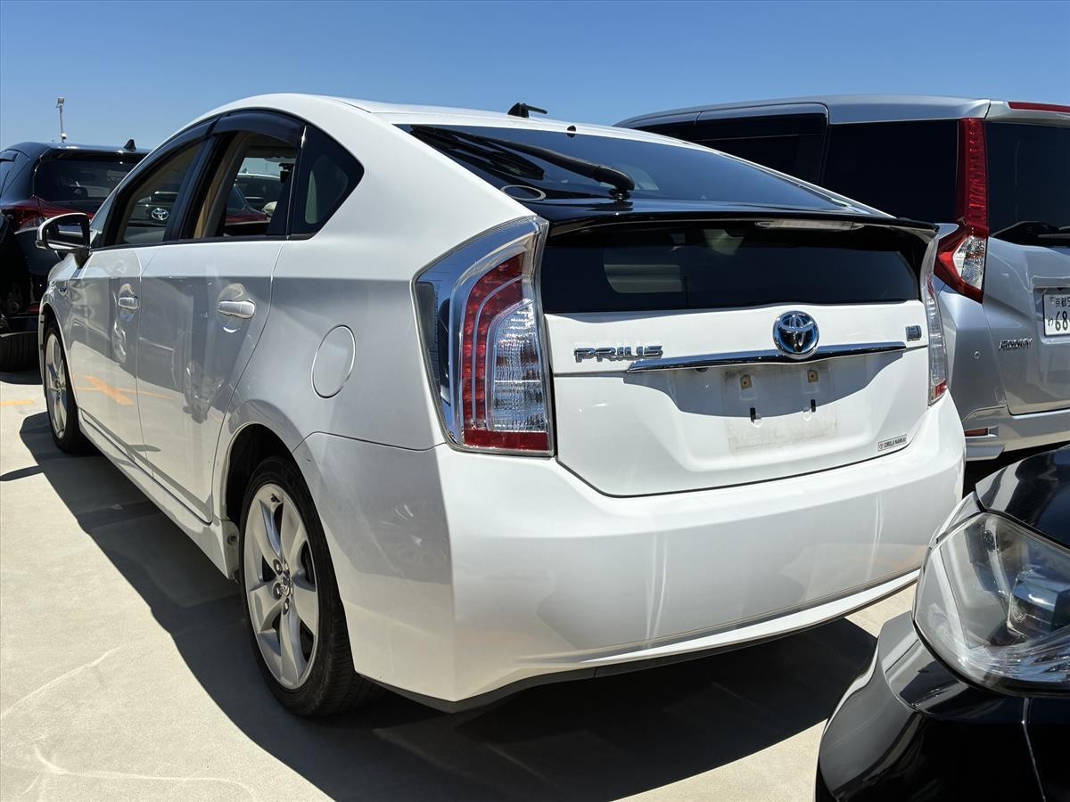 2013 Toyota Prius thumbnail