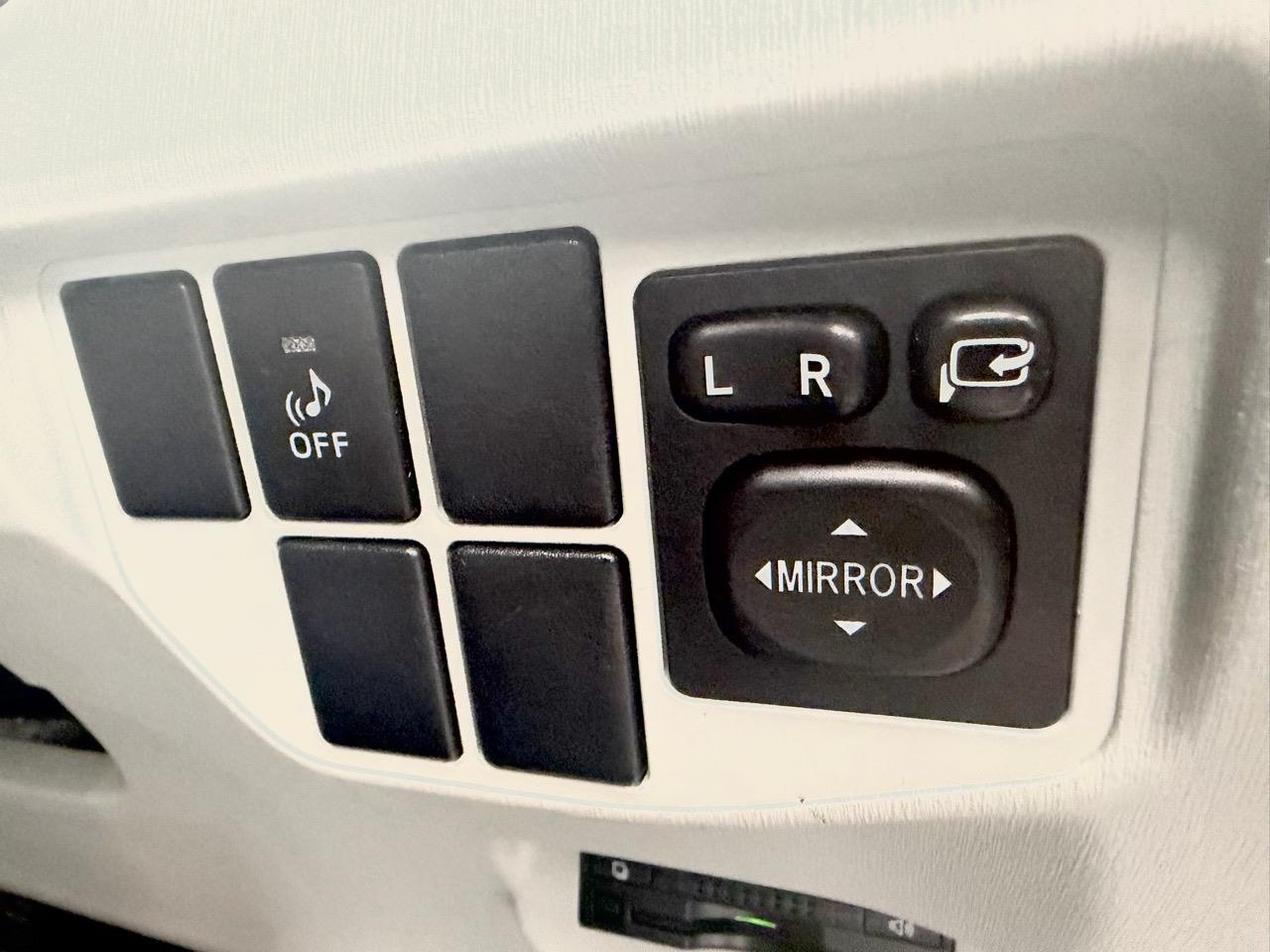 2015 Toyota Prius thumbnail