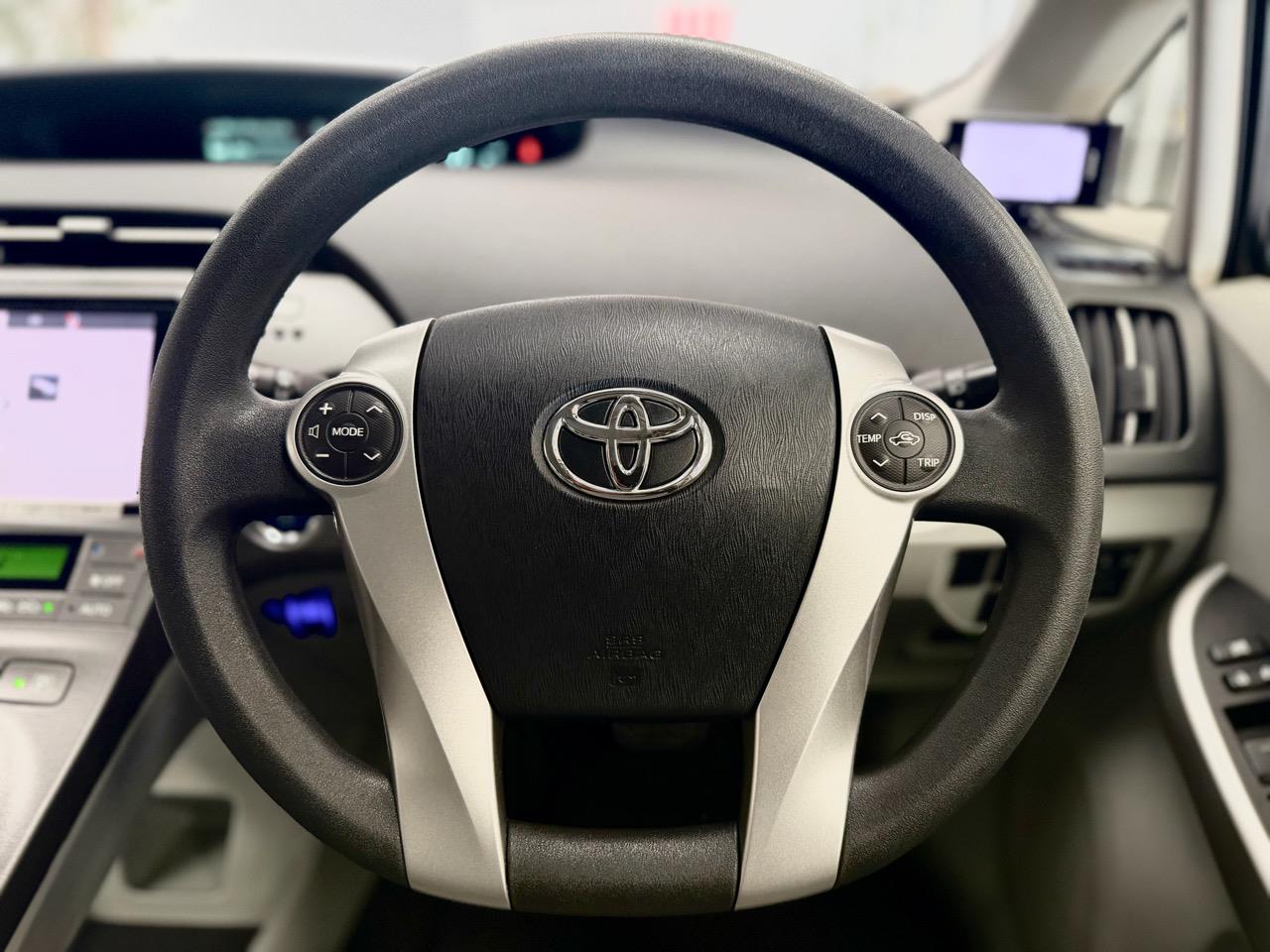 2015 Toyota Prius thumbnail