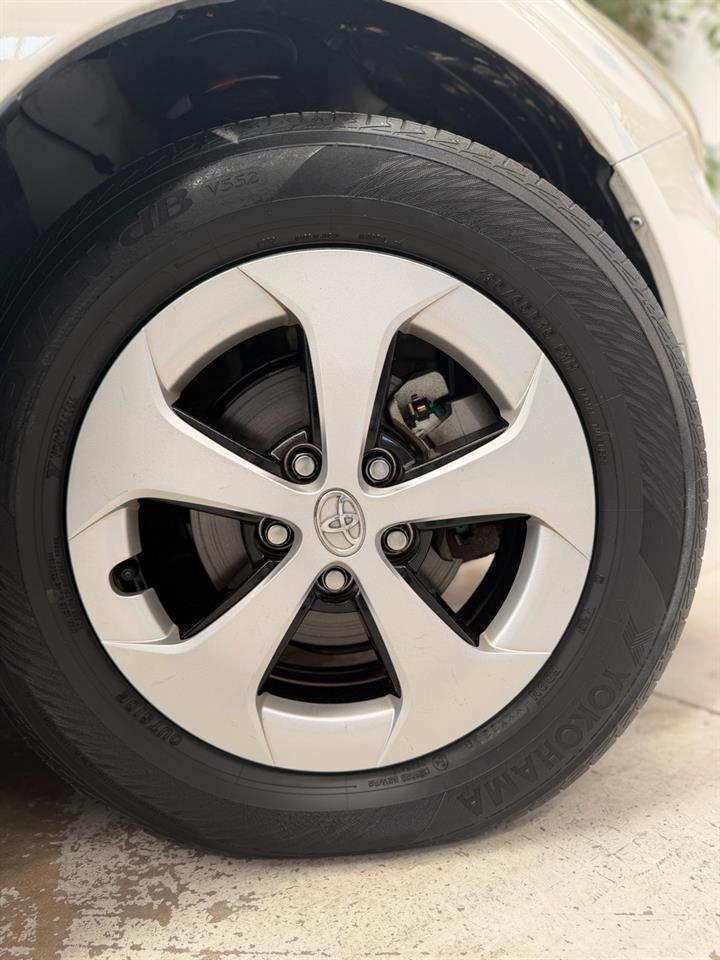 2015 Toyota Prius thumbnail