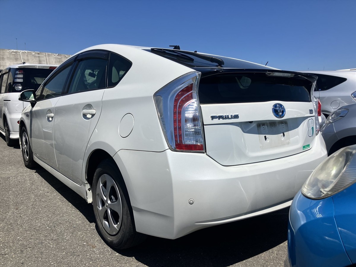 2015 Toyota Prius thumbnail