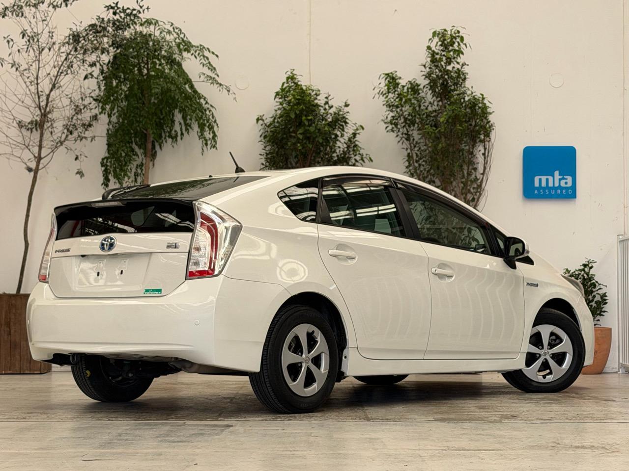 2015 Toyota Prius thumbnail