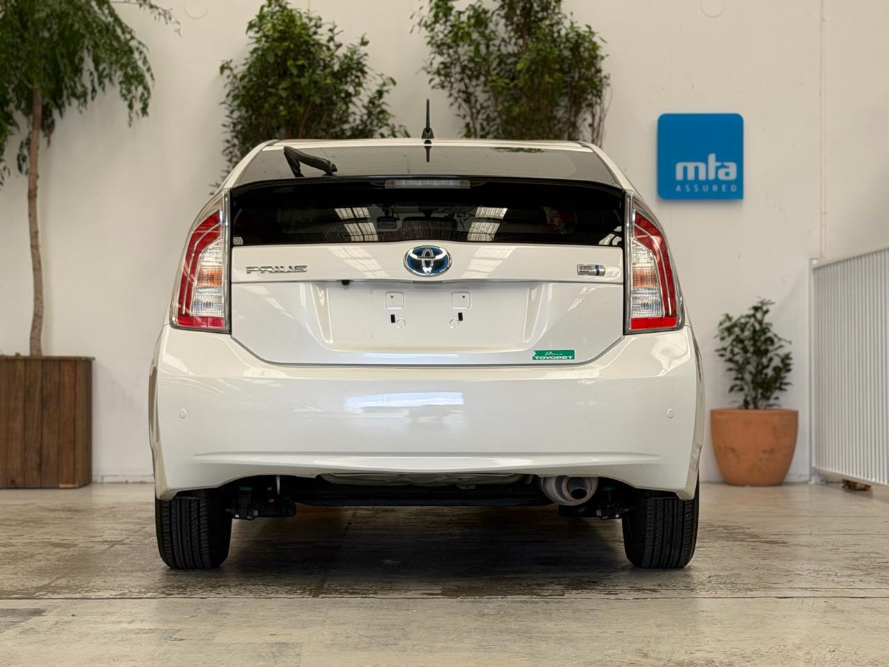 2015 Toyota Prius thumbnail