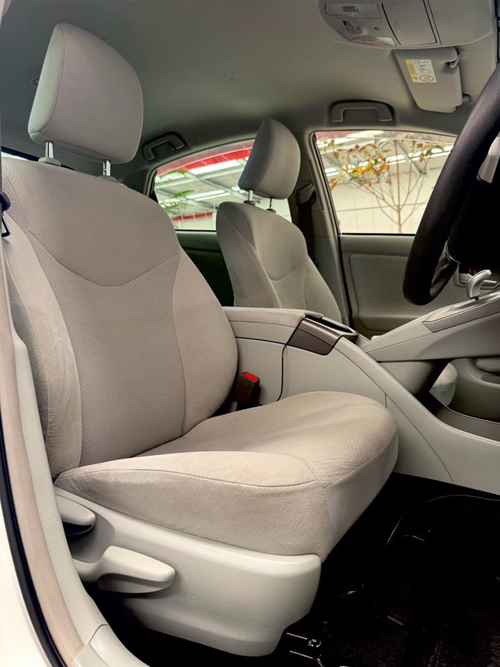 2015 Toyota Prius thumbnail