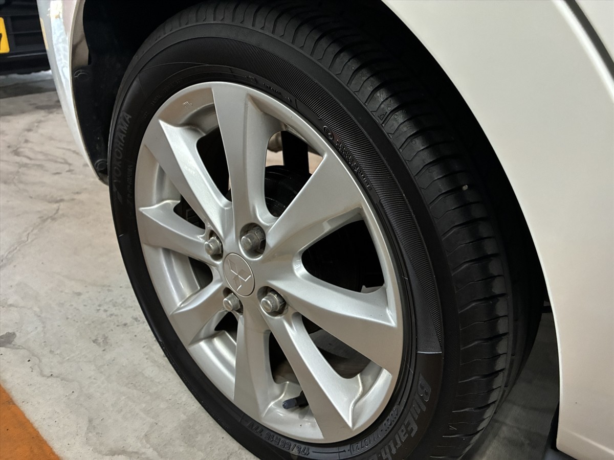2015 Mitsubishi MIRAGE thumbnail