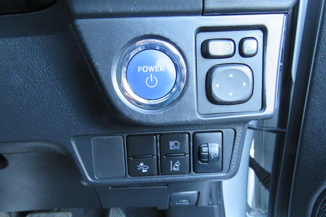 2018 Toyota Corolla thumbnail