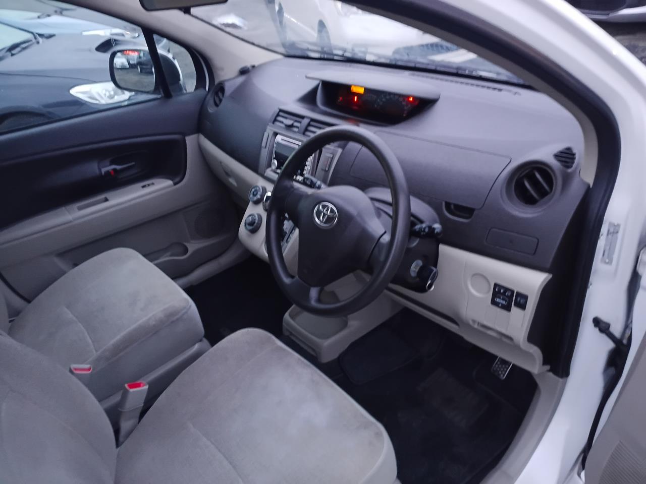 2009 Toyota Passo thumbnail