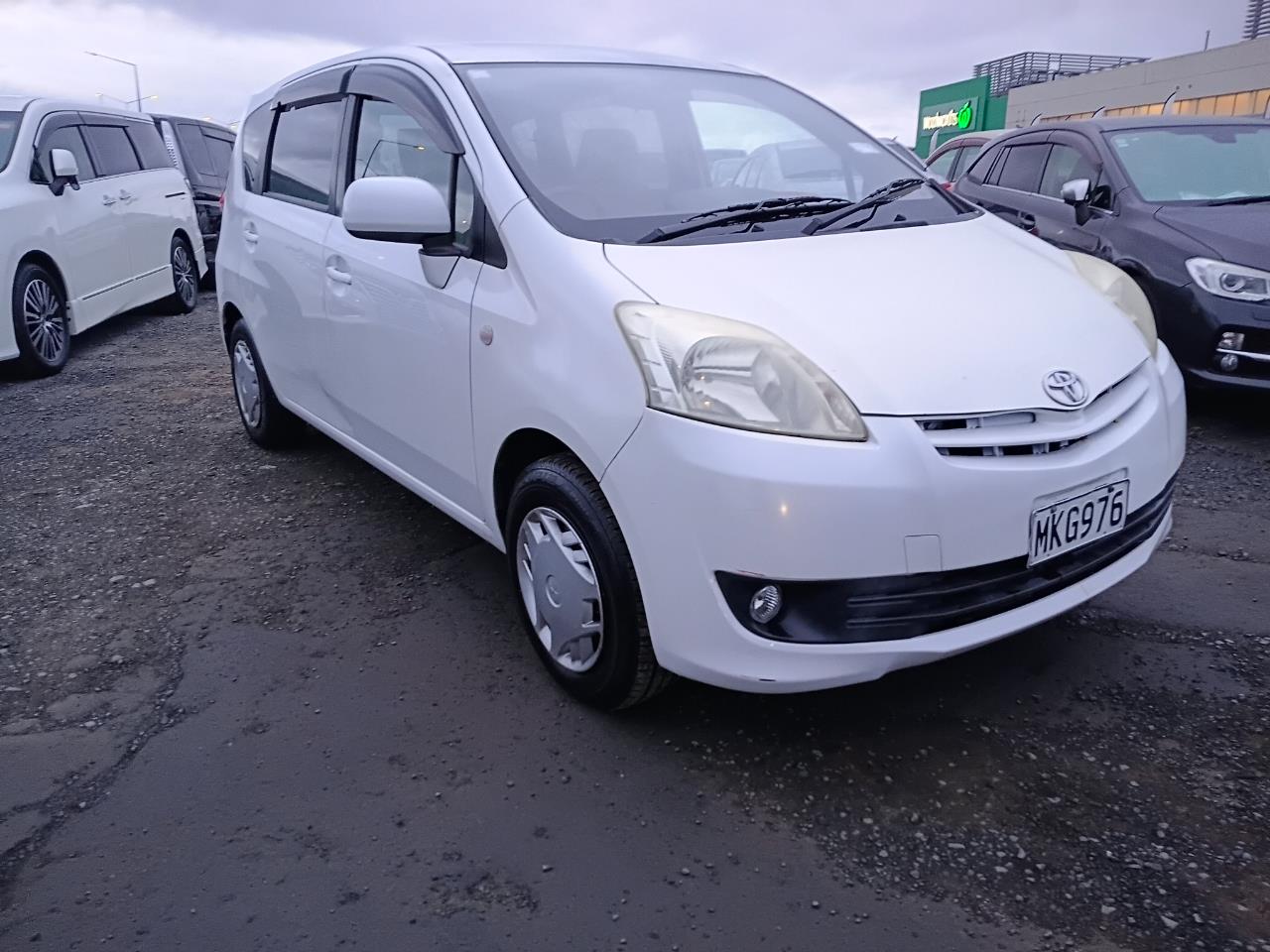 2009 Toyota Passo thumbnail