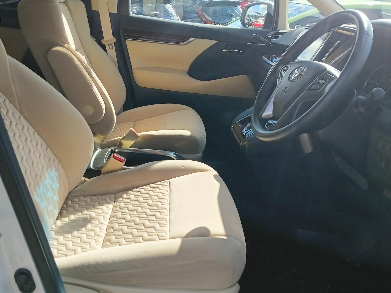 2017 Toyota ALPHARD thumbnail
