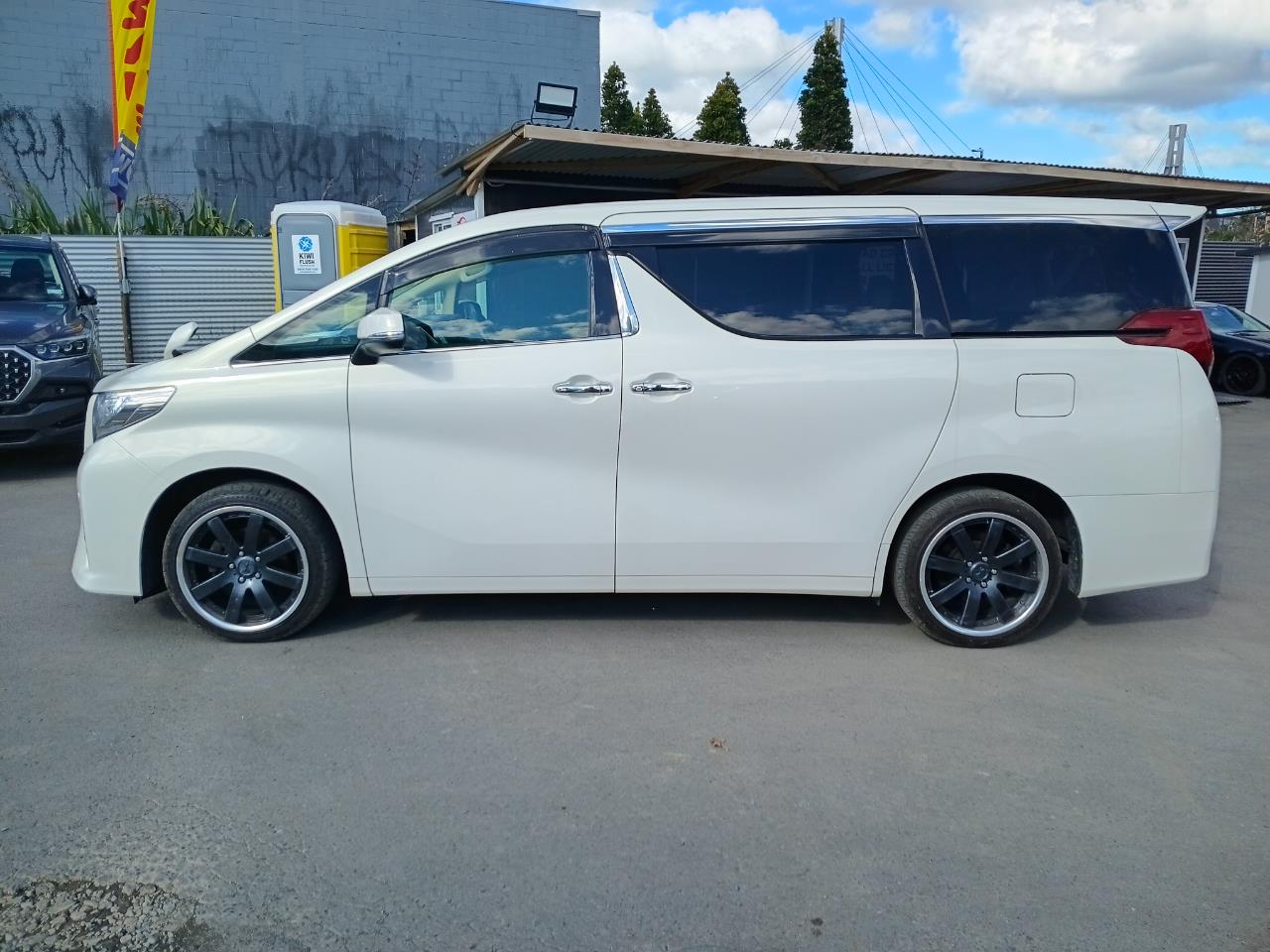 2017 Toyota ALPHARD thumbnail