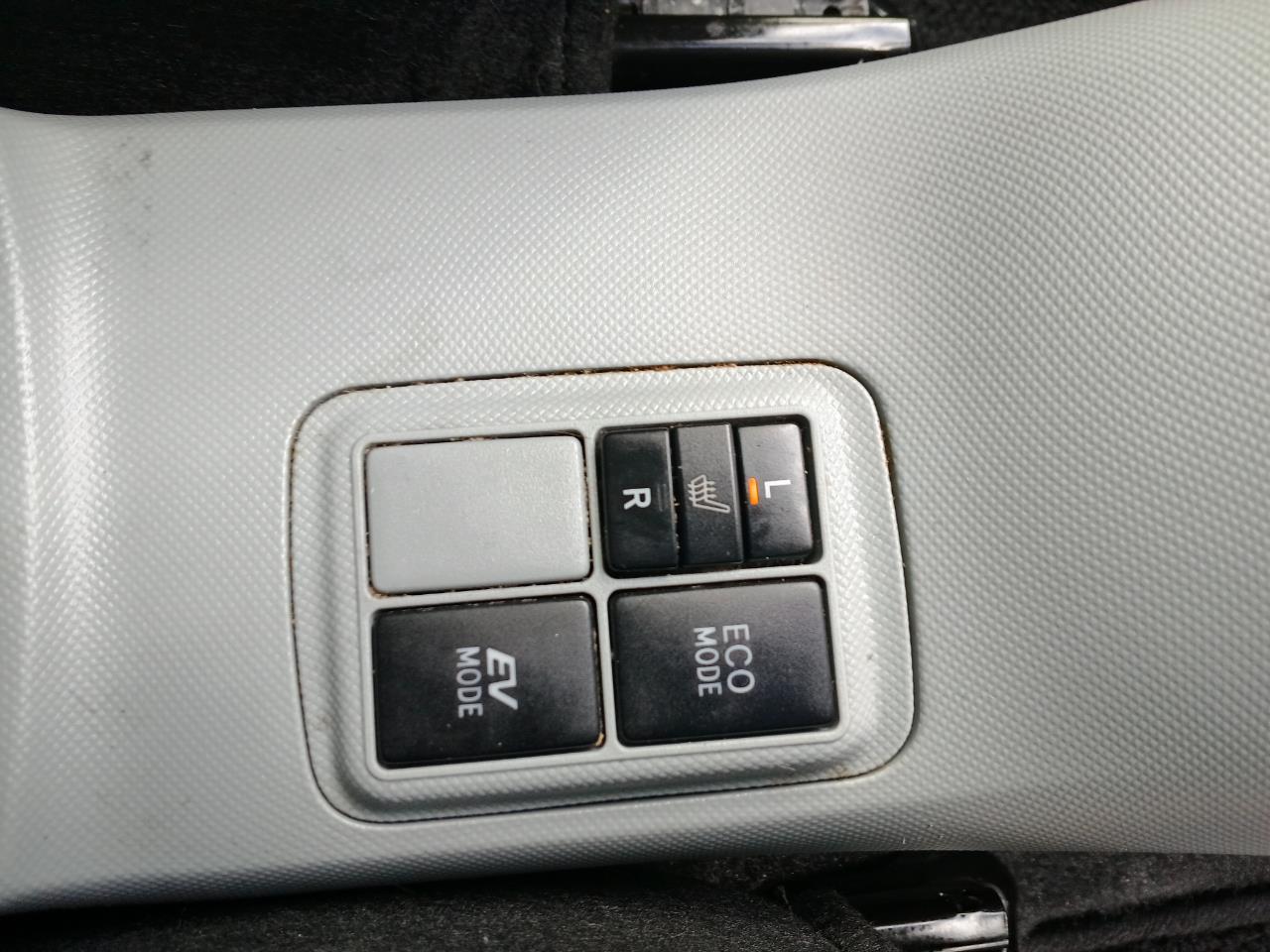 2012 Toyota Aqua thumbnail