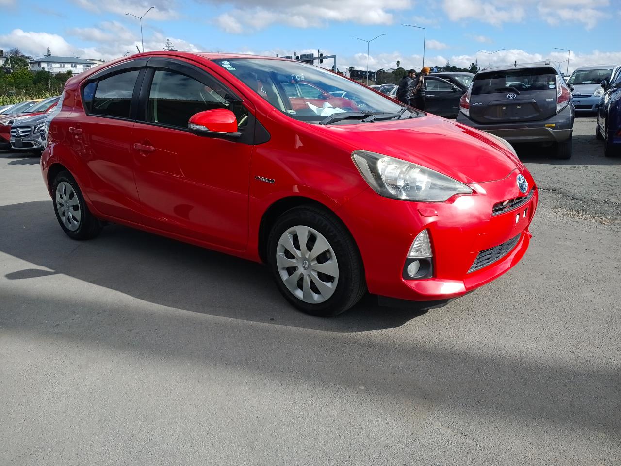 2012 Toyota Aqua thumbnail